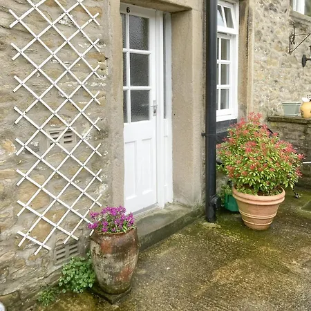 6 Craven Terrace * Skipton